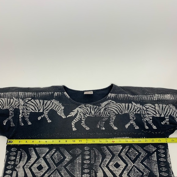 Vintage EZL Oversized Tribal Zebra Graphic Gray Short Sleeve Crew Neck Tee - Picture 15 of 16
